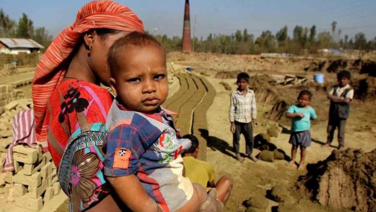 seceta in pakistan peste 120 de copii au murit din cauza subnutritiei