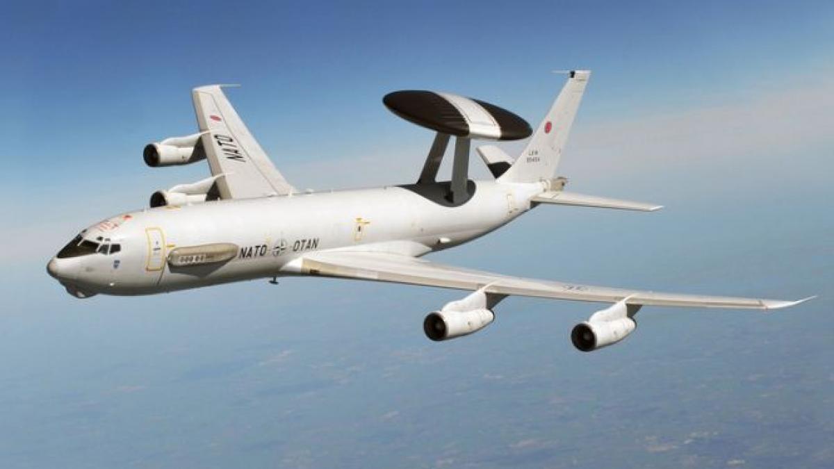 avion nato deasupra romaniei o aeronava e 3a awacs efectueaza astazi un zbor in spatiul aerian al