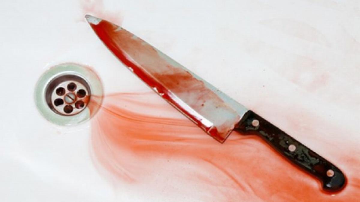 o femeie a fost injunghiata mortal de concubinul sau care apoi a incercat sa se sinucida