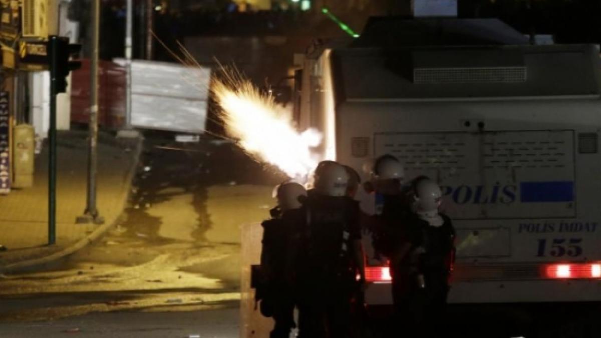 noi proteste violente in turcia un politist si un demonstrant si au pierdut viata