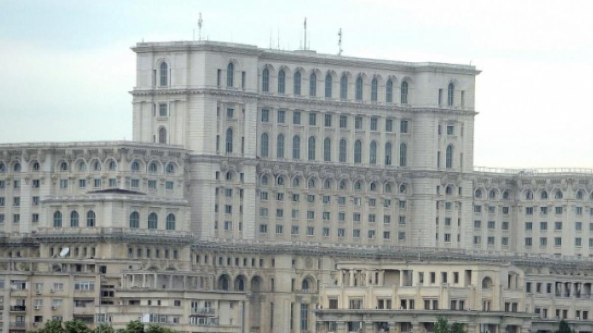la parlament caile de acces sunt pline de gropi tariceanu a cerut un plan de renovare