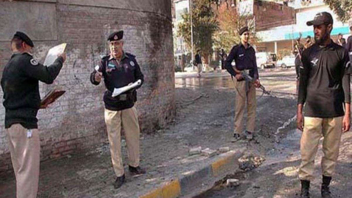 pakistan 7 persoane au fost ucise de un terorist sinucigas