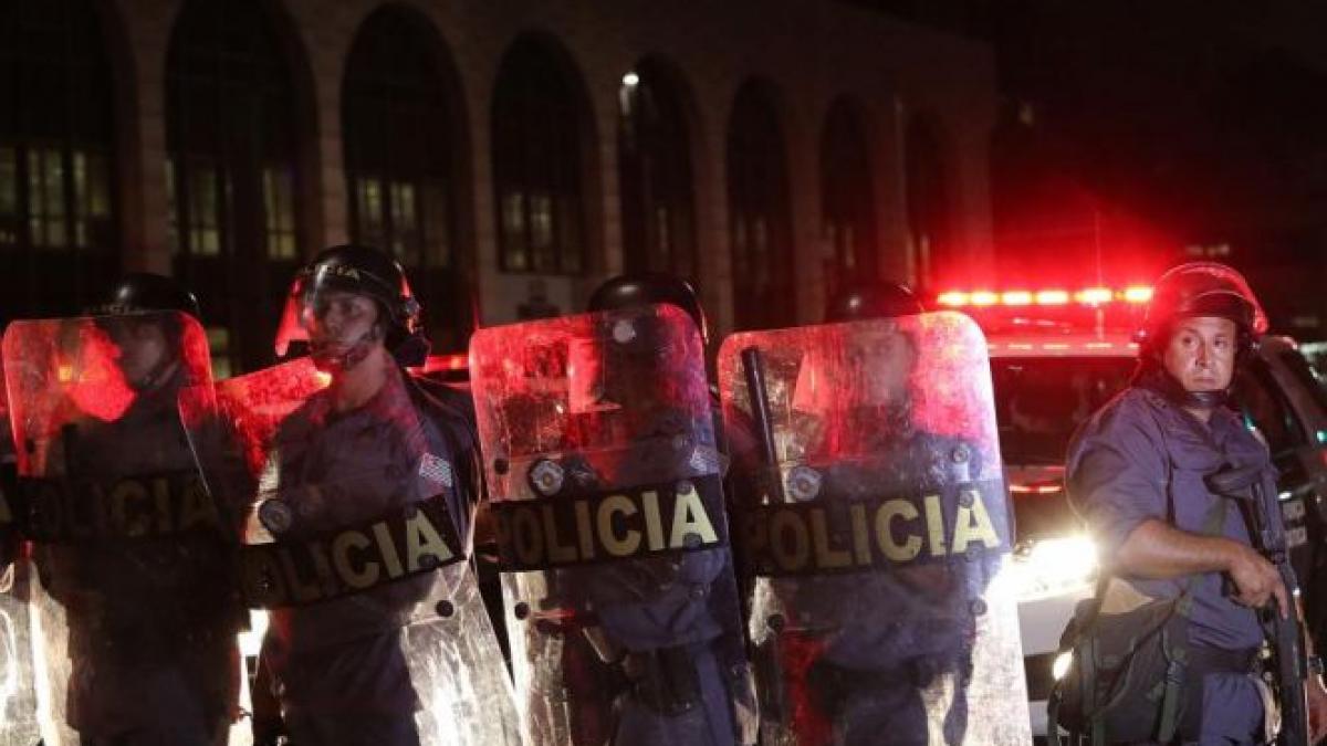 prioritatile sunt gresite vrem scoli la standarde fifa sute de oameni au manifestat la sao paulo