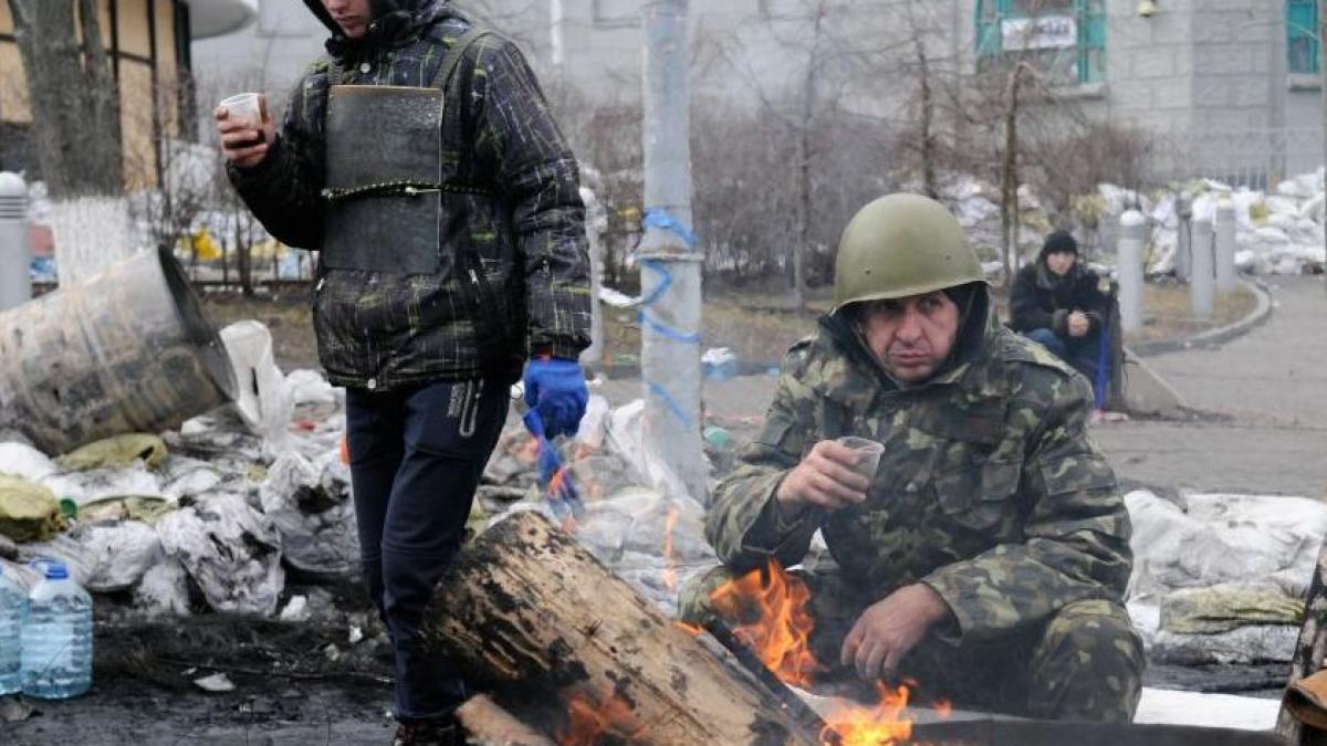militanti prorusi au atacat cartierul general al serviciilor de securitate de la donetk