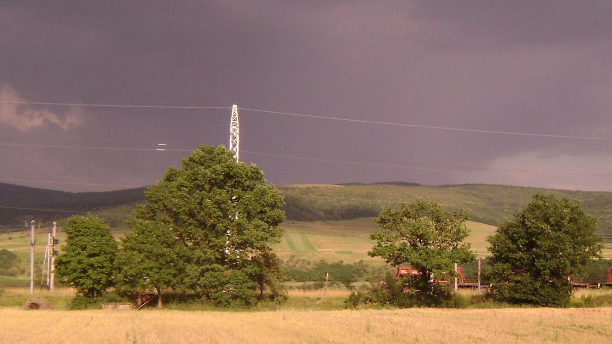 Români păcăliţi de mafia terenurilor: AUDIERI RELUATE, după dezvăluirile Antena 3 privind schimburile ilegale de pământ