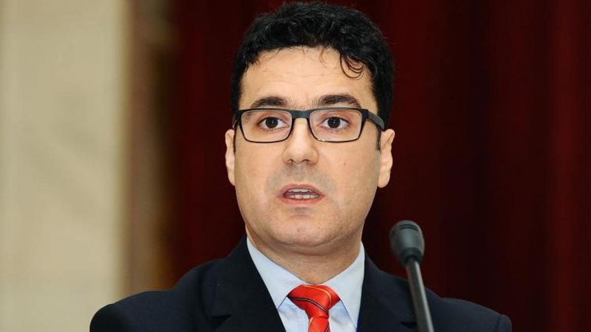 ministrul educatiei la un eveniment la care mai participa bill clinton si tony blair