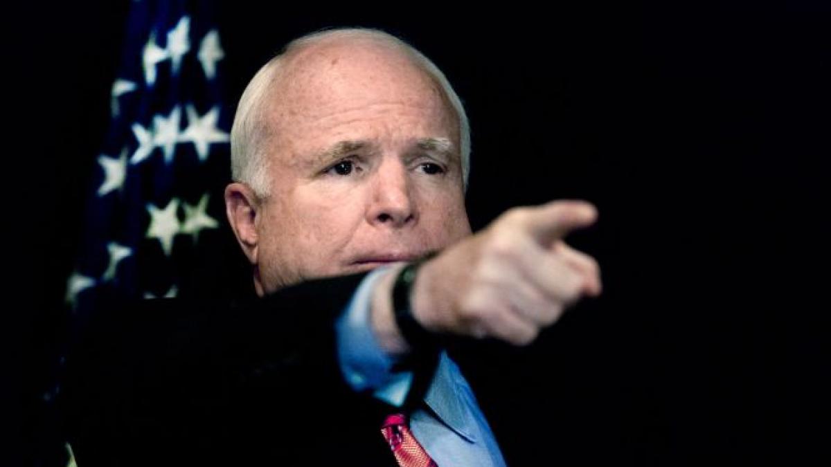 john mccain rusia este o benzinarie degizata intr o tara