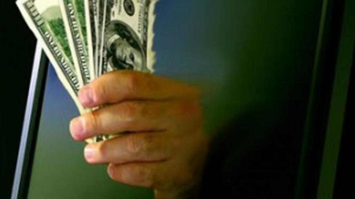 peste 20 000 de americani inselati de escroci care pozau in inspectori fiscali