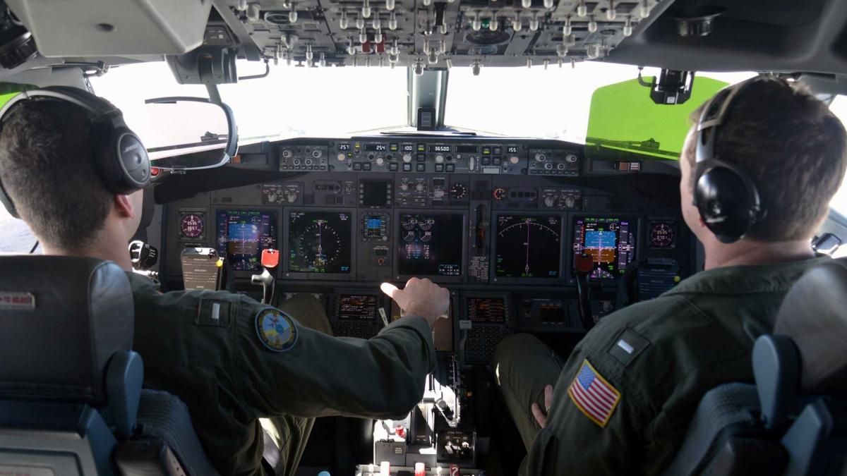 stirea momentului despre avionul disparut cine l a sunat pe pilot cu 2 minute inainte de a decola