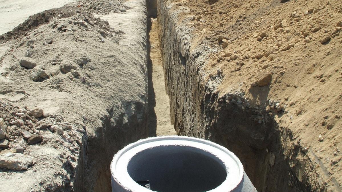 protest intr o localitate din sibiu fata de lucrarile la reteaua de apa si canalizare