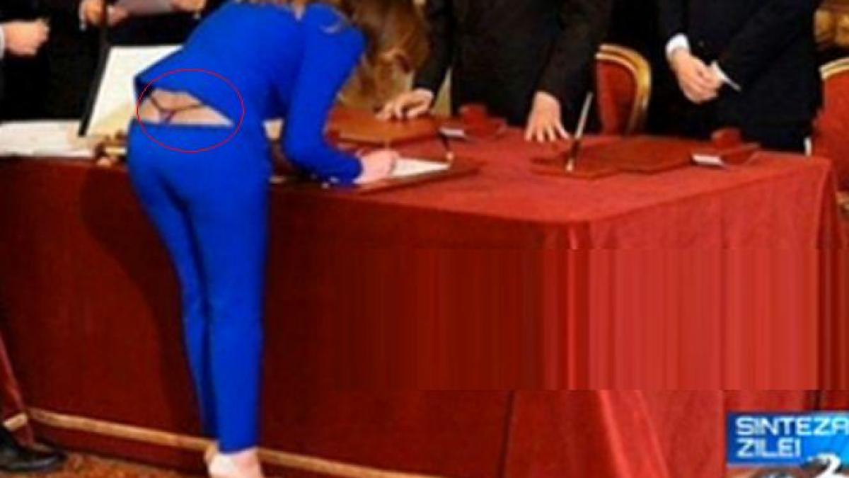 o femeie ministru cu lenjeria intima la vedere la semnarea mandatului secretul din spatele imaginii