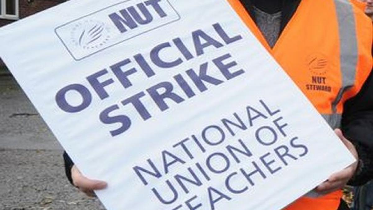 10 000 de scoli britanice au fost inchise din cauza unei greve a profesorilor
