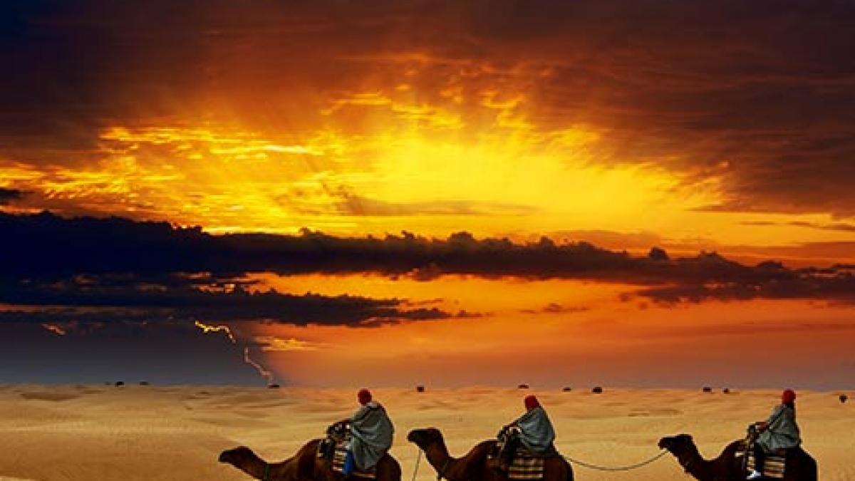 distratie si jeep safari pe nisipurile desertice ale saharei