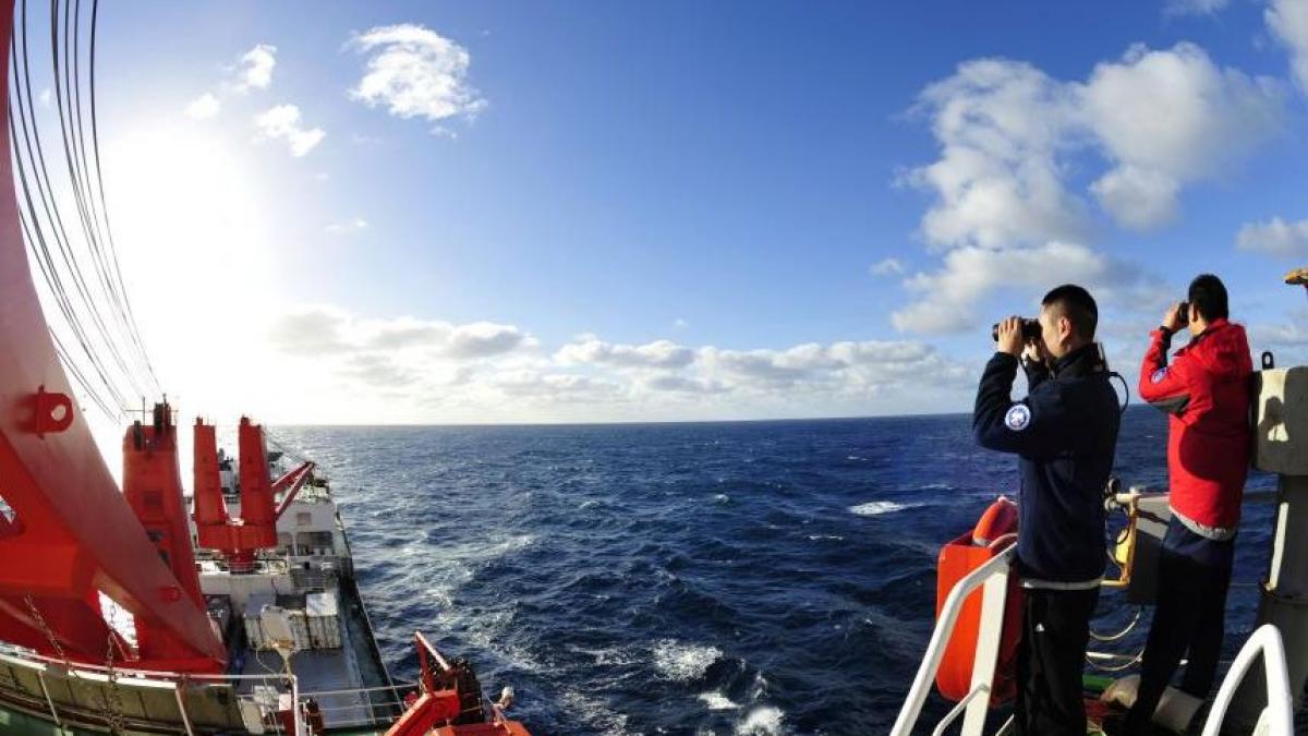 operatiunile de cautare a avionului fantoma al malaysia airlines au fost reluate