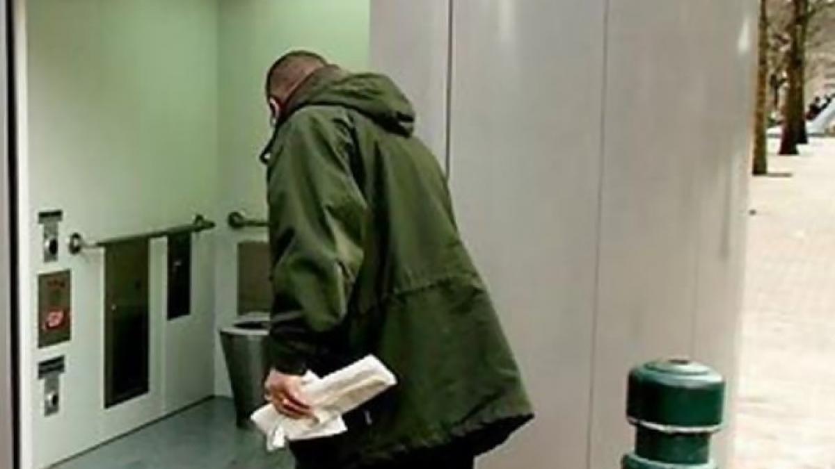 toaleta inteligenta instalata in centrul orasului slatina investitia se ridica la 28 000 de euro