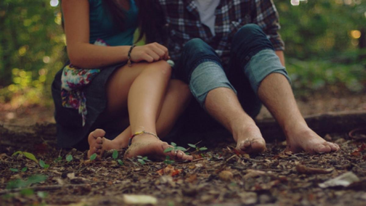 s au cunoscut pe facebook si el a filmat o in timp ce faceau sex apoi a amenintat o ca pune