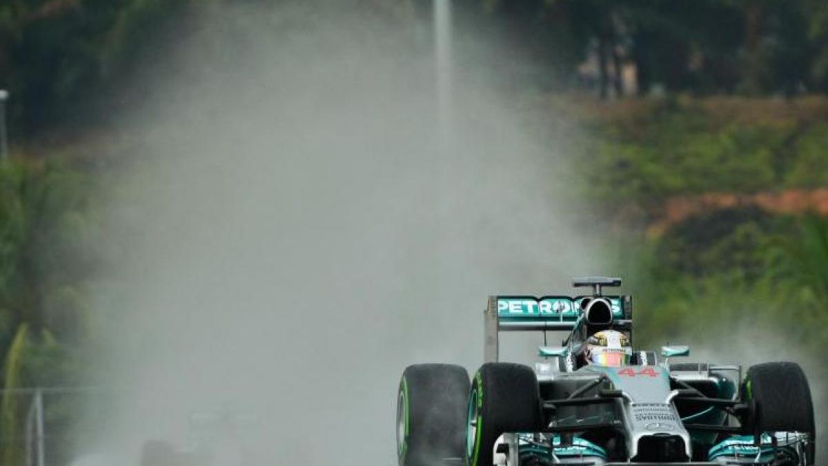 lewis hamilton a castigat mp al malaysiei