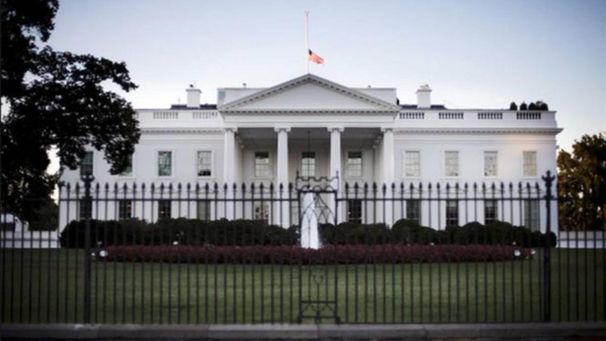 alerta la casa alba un barbat a fost arestat dupa ce a incercat sa sara gardul