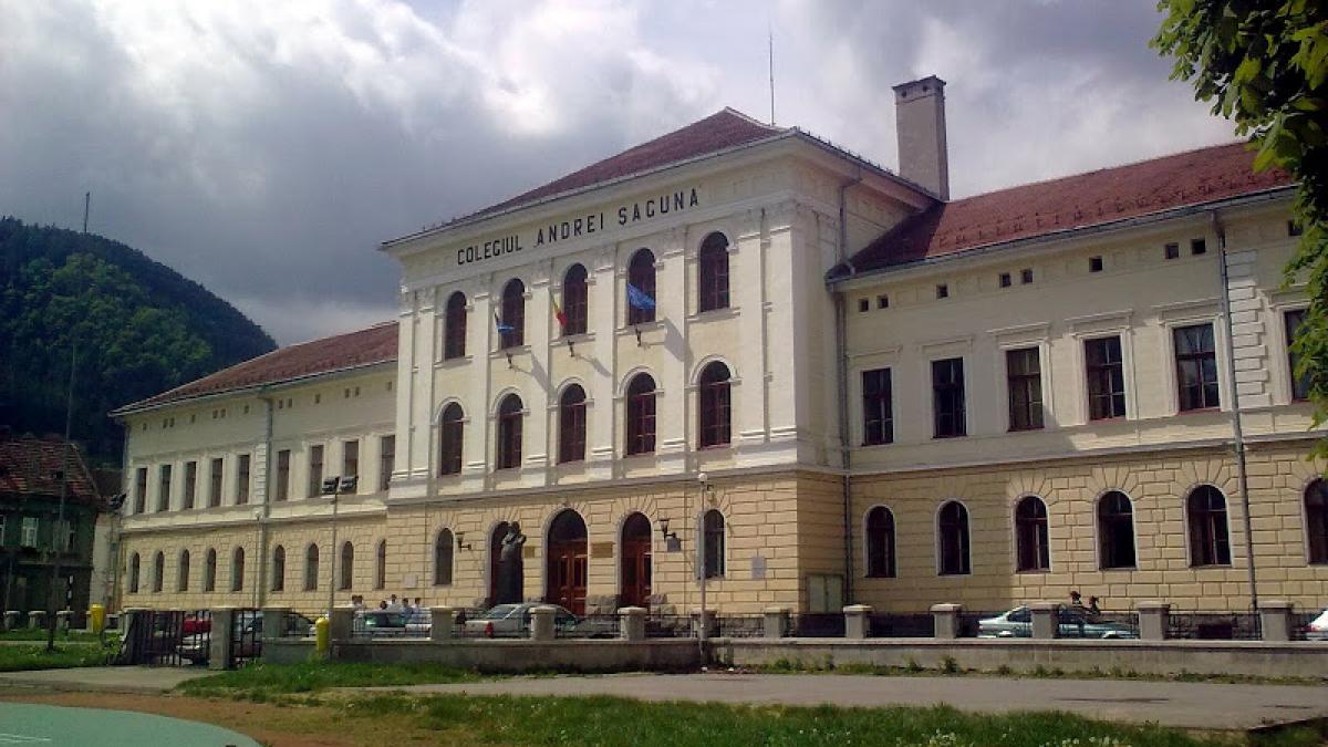 opt liceeni din romania au castigat marele premiu la un concurs nasa