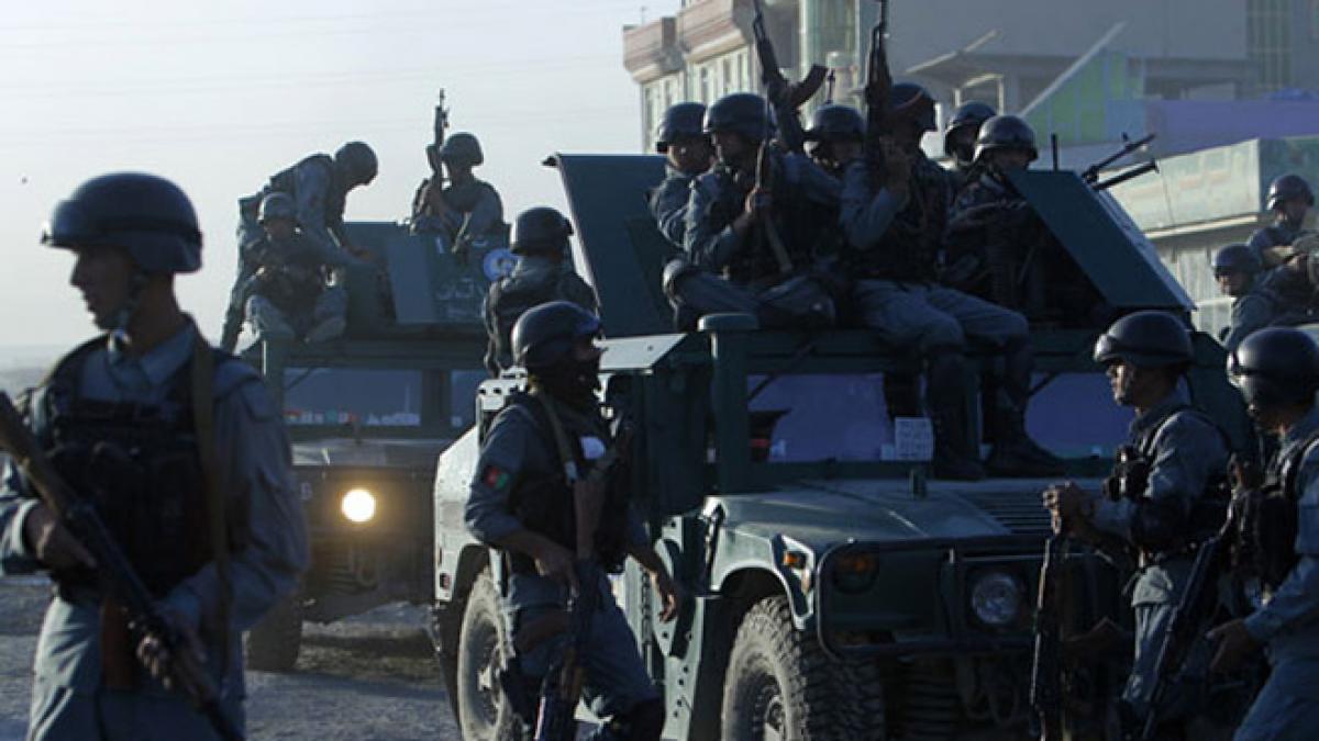 cel putin sase politisti au fost ucisi la kabul intr un atentat impotriva ministerului de interne