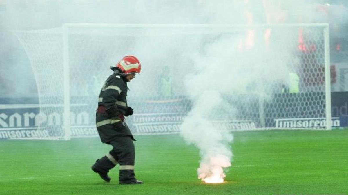 steaua si dinamo amendate si lasate fara galerii doua meciuri din cauza incidentelor de la