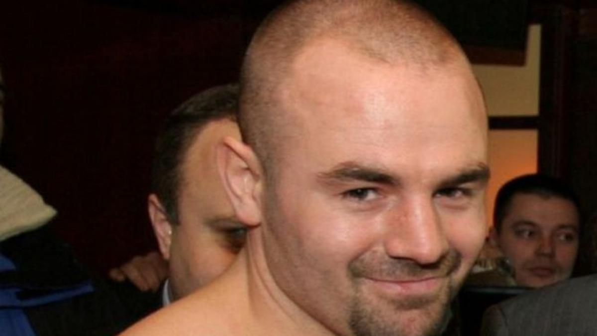 un luptator k1 urmarit de politie dupa ce a lovit cu masina un agent de la rutiera