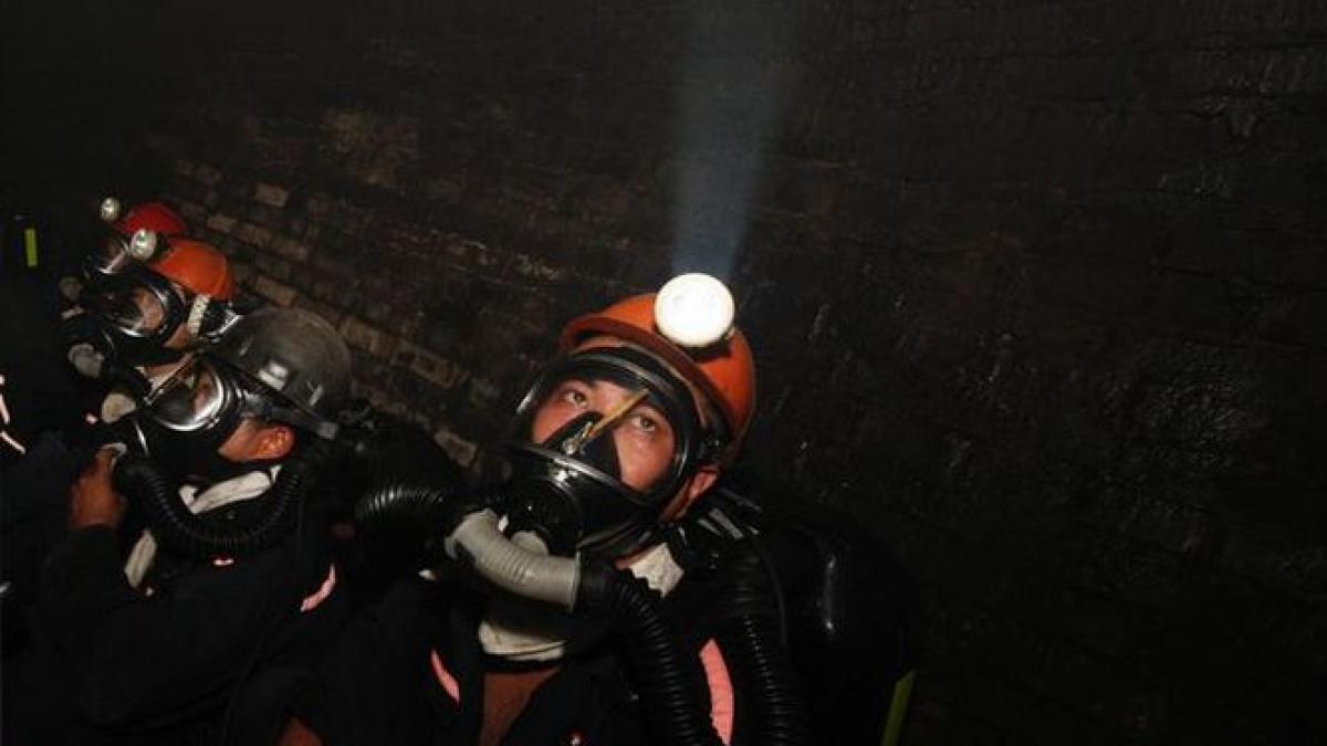 china 22 de mineri au ramas blocati in subteran