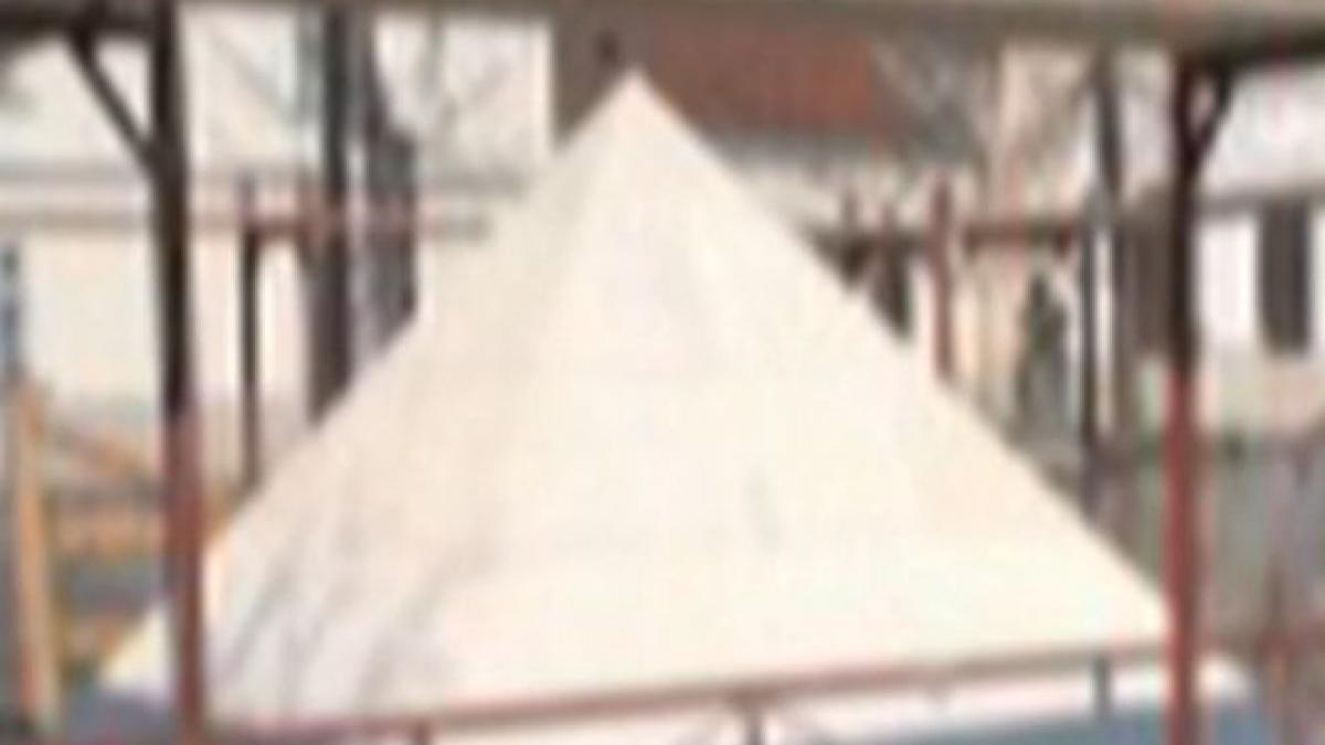 opere de arta in centrul orasului alba iulia cat a costat piramida din piata cetatii