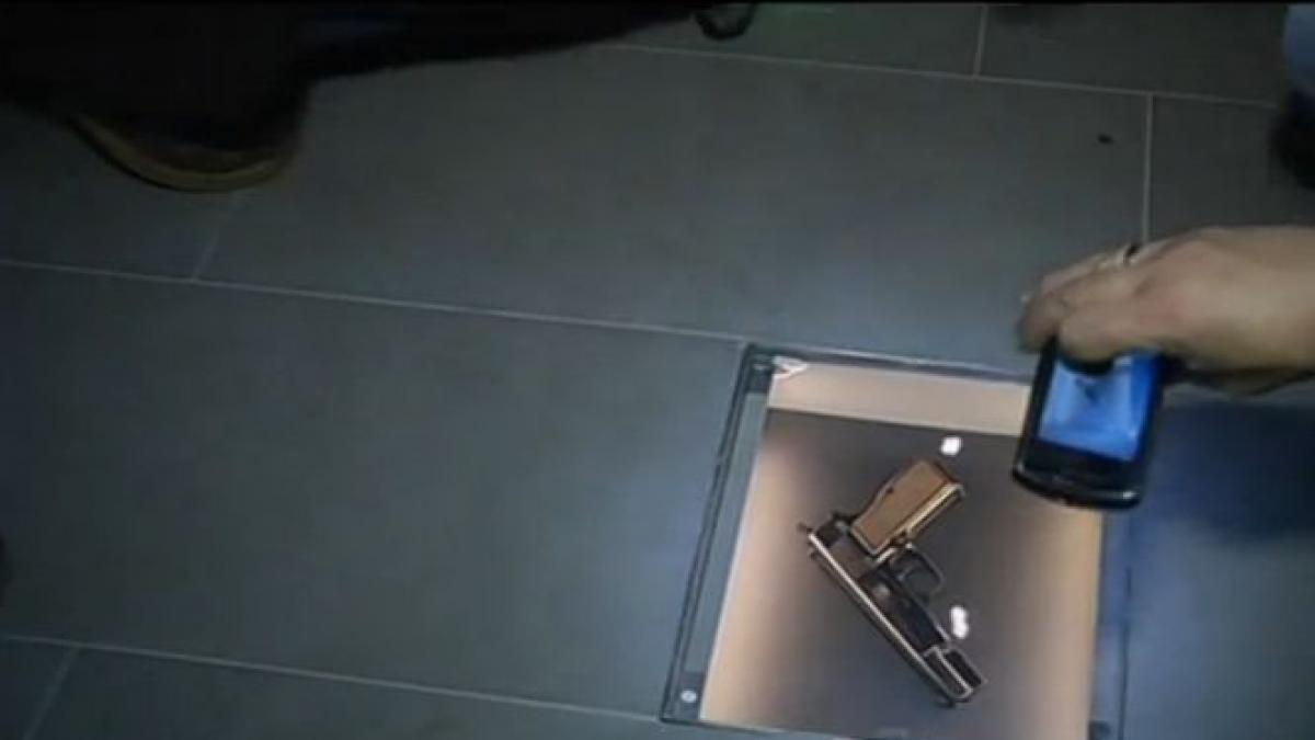 pistolul cu care s a incercat asasinarea papei ioan paul al ii lea expus in muzeu