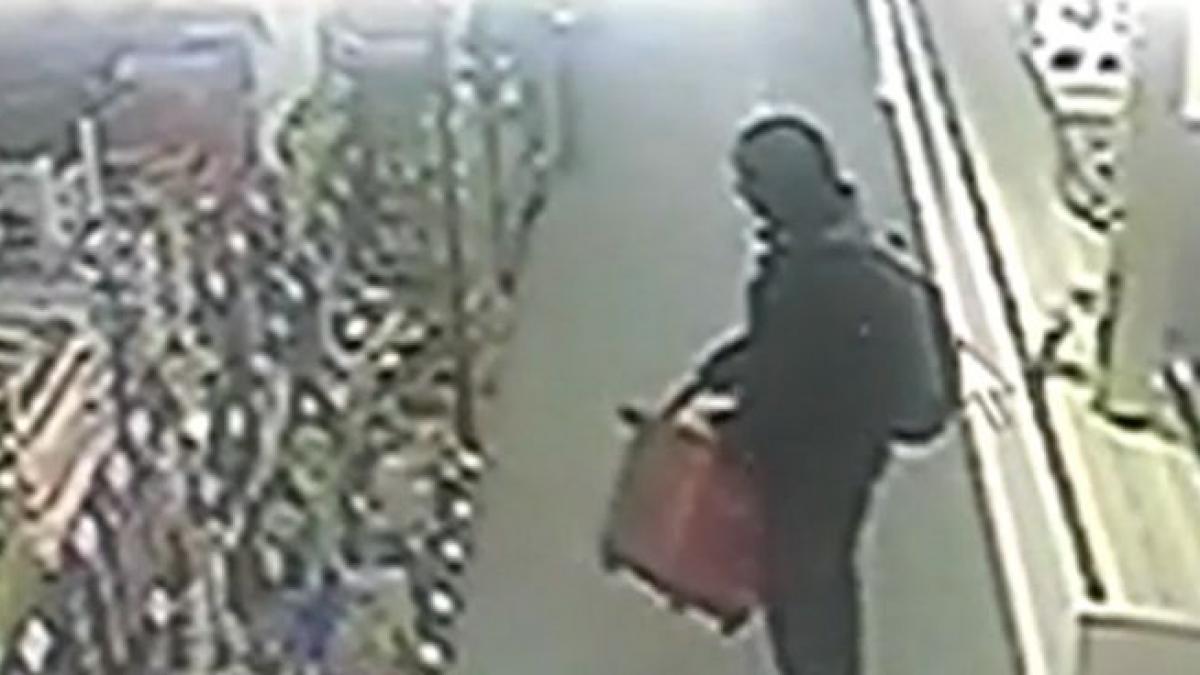 poate sa fie si 10 bani sunt bunurile noastre un tanar din piatra neamt s a ales cu dosar penal