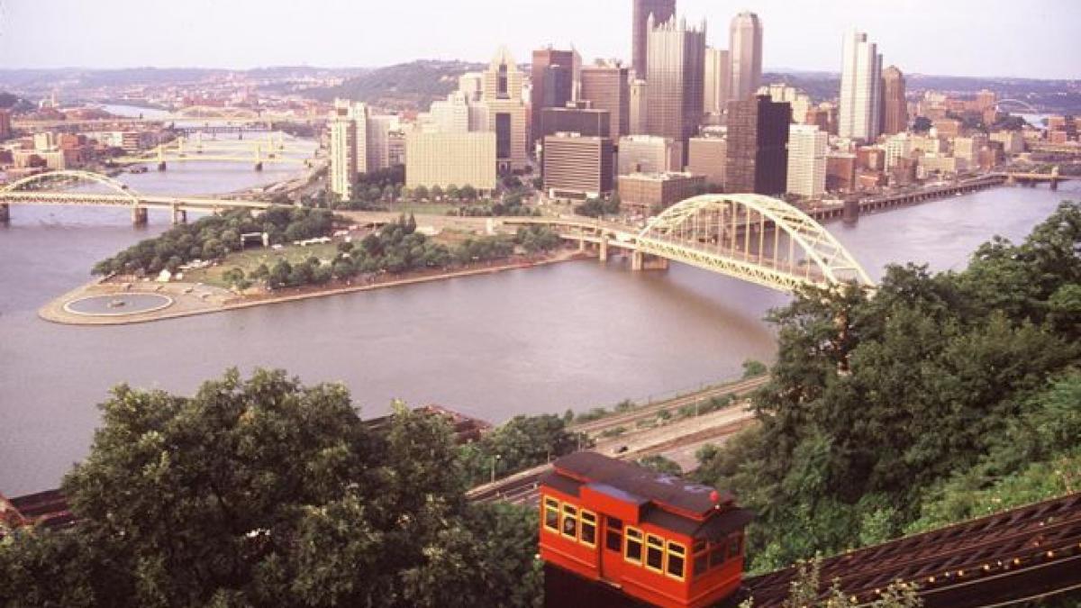 aproximativ 20 de elevi au fost injunghiati de un coleg intr un liceu din pittsburgh