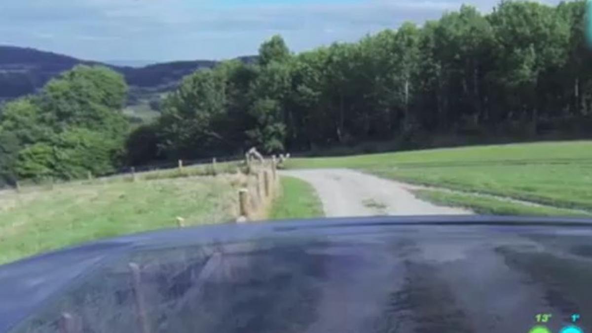 land rover a creat sistemul care permite soferilor sa vada prin capota vezi cum arata masina