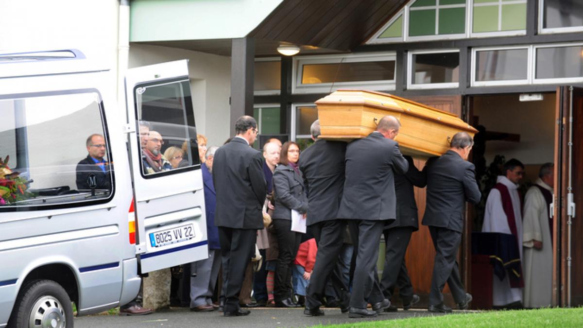 fenomen ingrijorator intr una din cele mai puternice tari din europa angajatii se sinucid pe capete