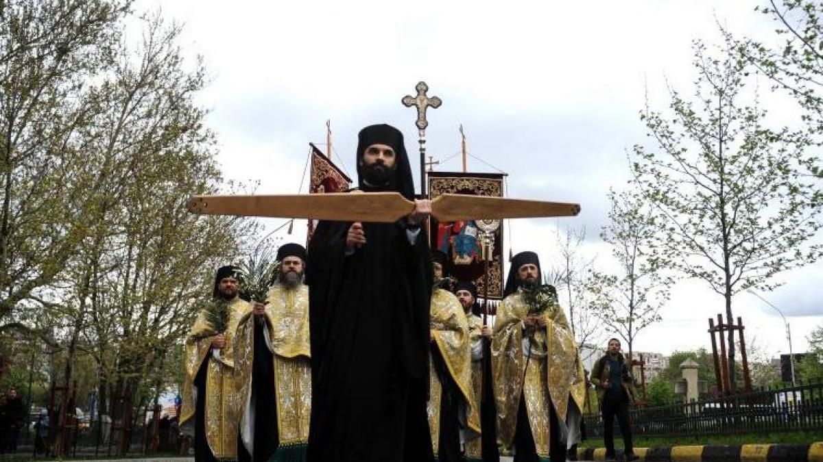 aproximativ 4 000 de credinciosi si preoti au participat la pelerinajul de florii din bucuresti