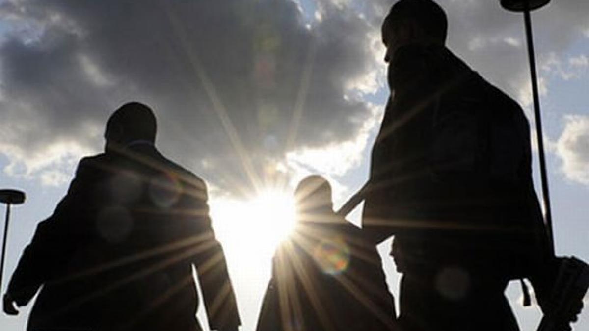 criza a lovit si sectorul bancar 80 000 de angajati au ramas fara un loc de munca in 2013