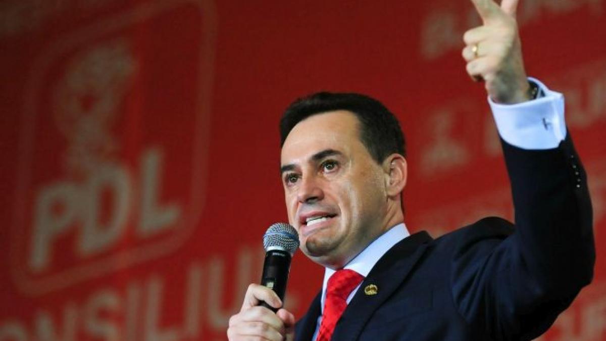 presedintele basescu il apara pe primarul falca a avut dosare dar a castigat in instanta