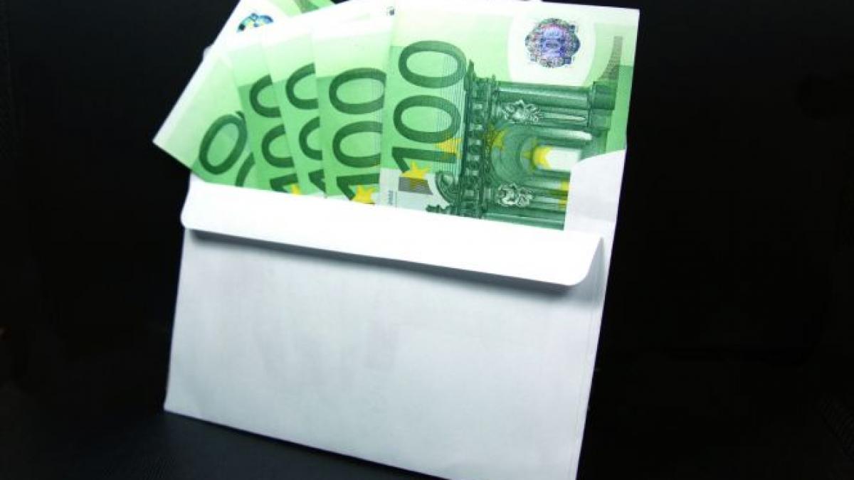 revin primele pentru bugetari si companiile de stat in insolventa isi rasplatesc angajatii