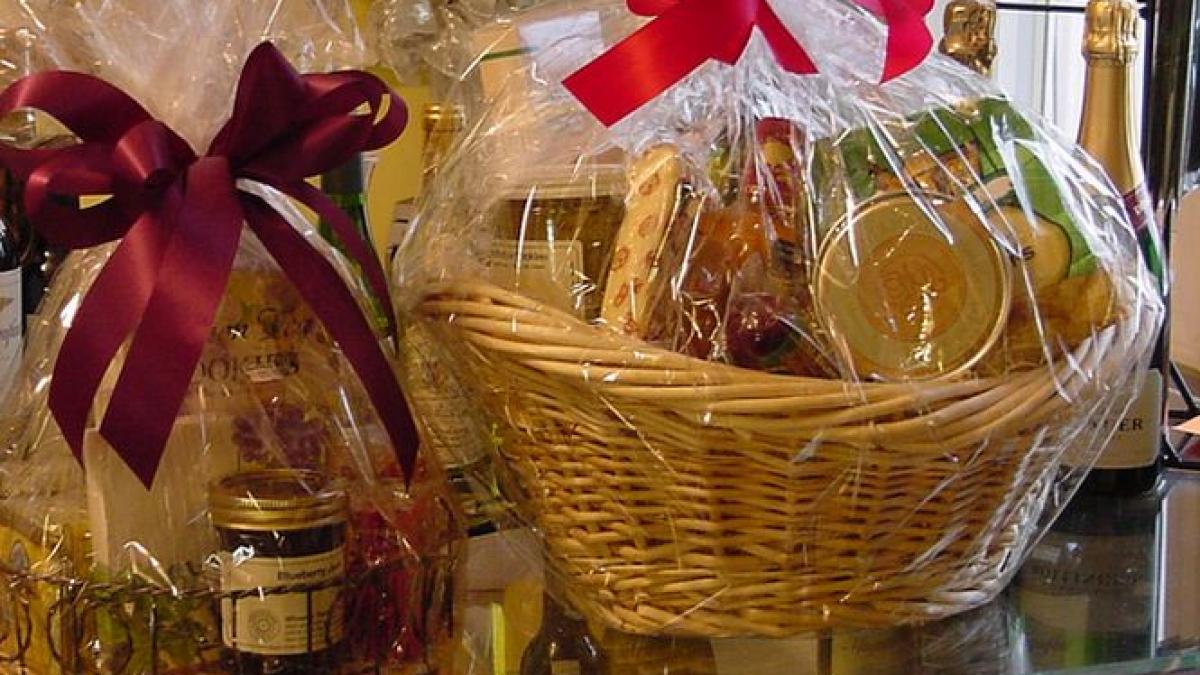 saptamana mare a ploconului dornice sa se puna bine cu oficialii zeci de companii private au trecut