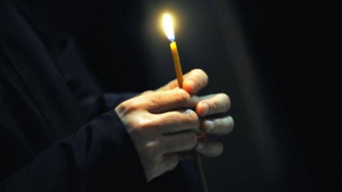 veniti de luati lumina lumina sfanta de la ierusalim a ajuns in romania