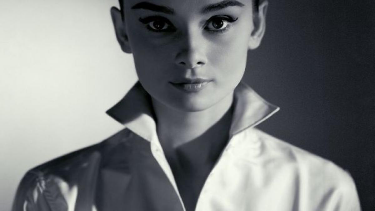audrey hepburn desemnata mai frumoasa femeie din ultimii 50 de ani