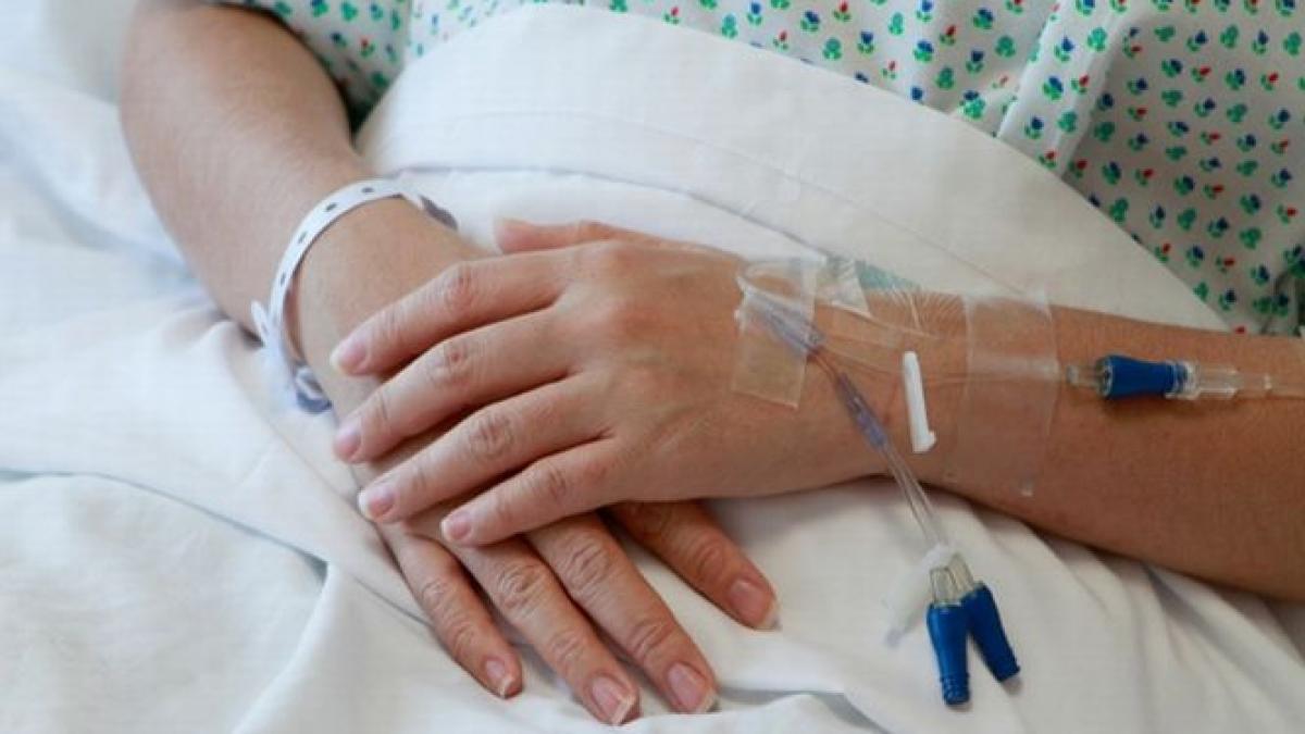 o femeie vindea heroina de pe patul de spital