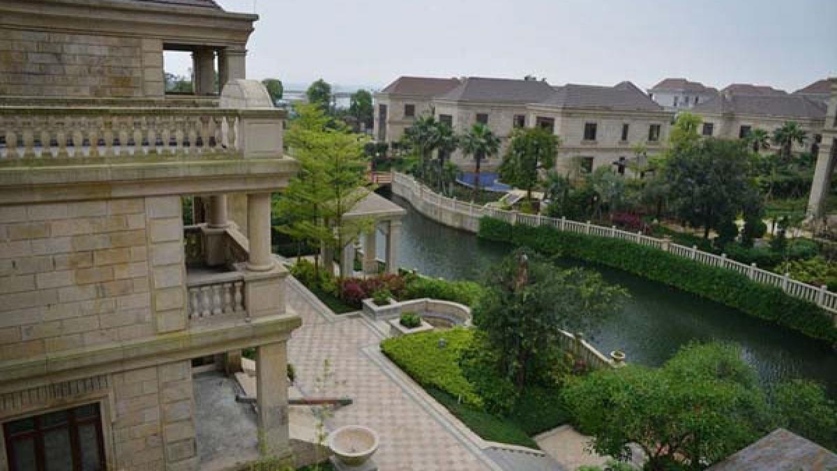 a fost construit pentru bogatasii lumii dar acum i se spune orasul mortilor afla aici povestea