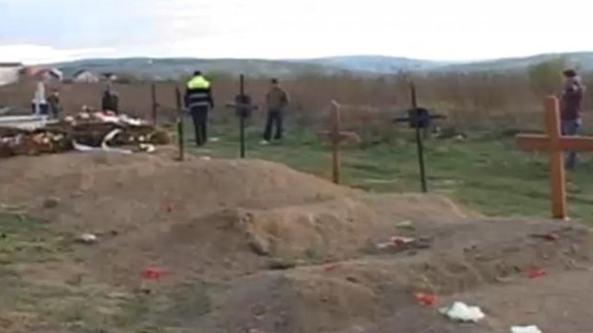 morti dezgropati pe ascuns pentru bani o familie a descoperit o alta cruce pe mormantul fiului