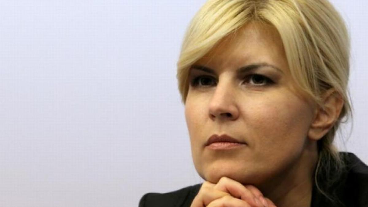 elena udrea huiduita de pensionari afara afara cu javrele din tara