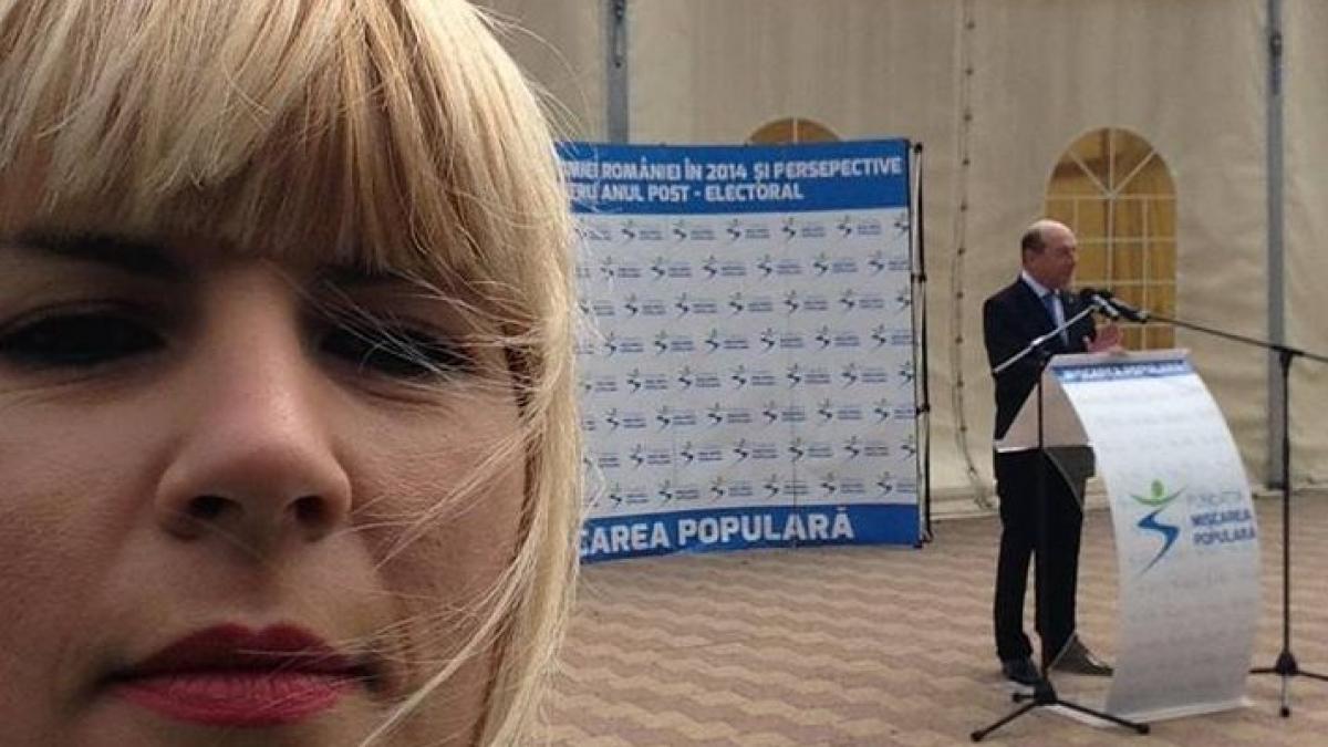 elena udrea selfie cu traian basescu