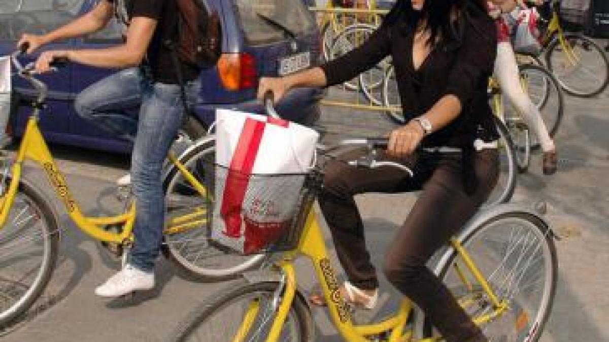 relaxare si timp liber mai multe biciclete pentru plimbari in parcurile herastrau si kiseleff