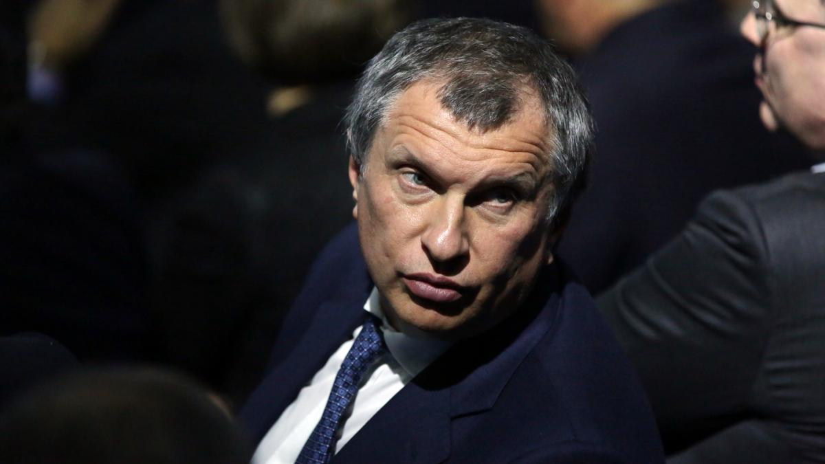 este cel mai infricosator om de pe planeta si sta in spatele cortinei de putere din rusia de cine