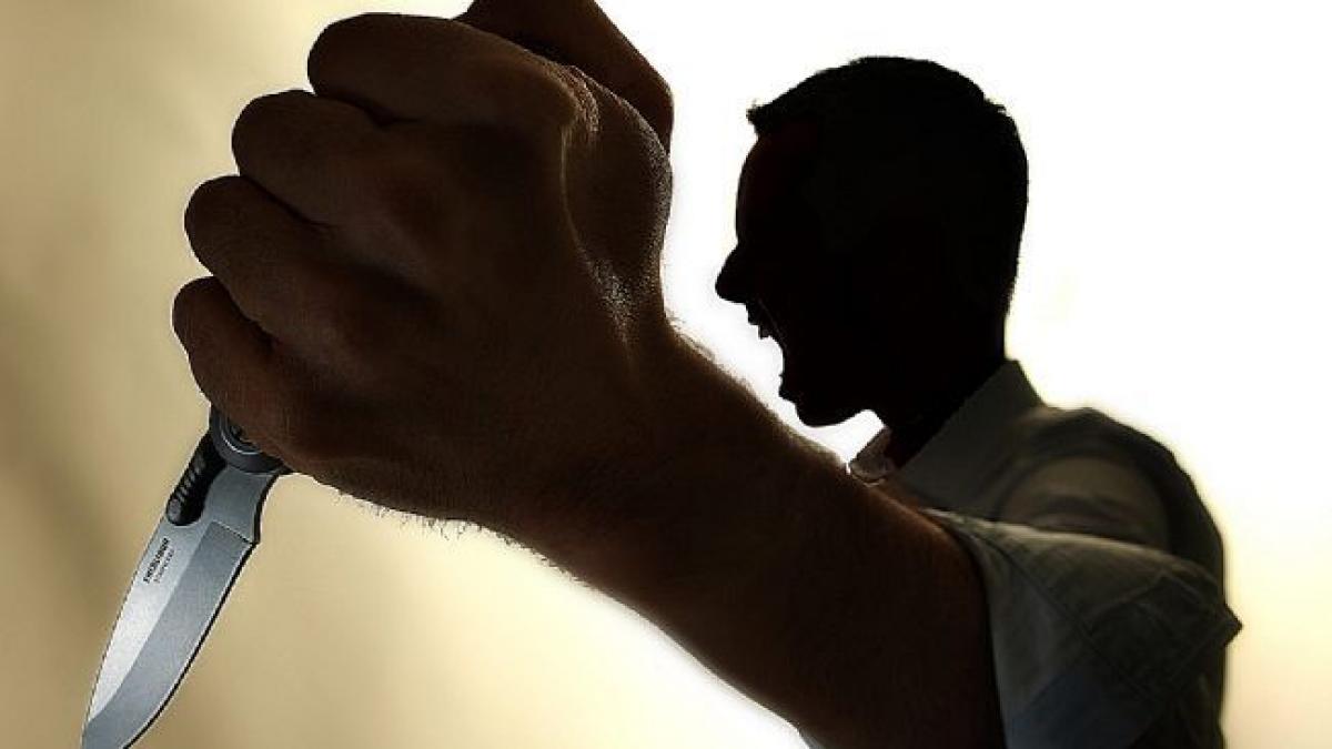 tanar injunghiat in centrul capitalei agresorul este cautat de politisti