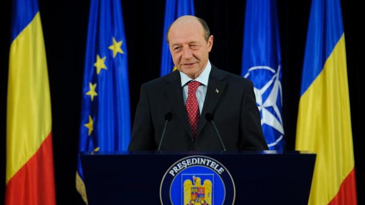 traian basescu de la palatul cotroceni votez cu miscarea populara am dreptul sa ma imbrac cum vreau