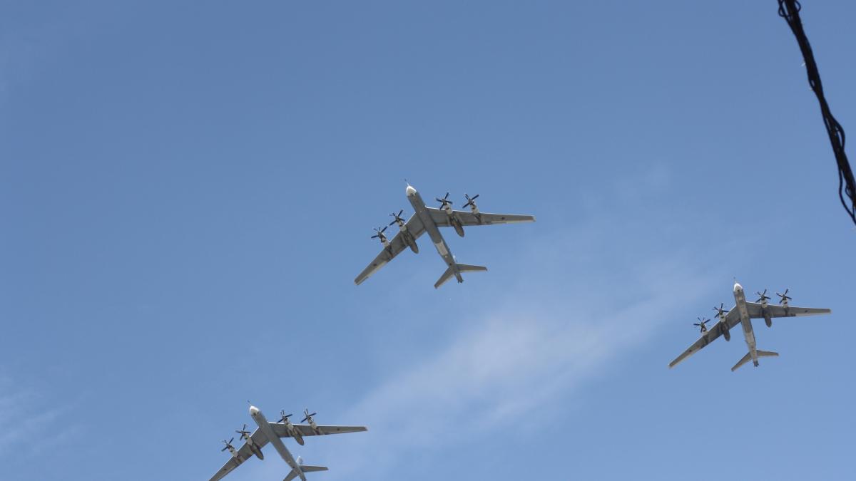 rusii si au trimis avioanele in america mai multe avioane rusesti survoleaza sua